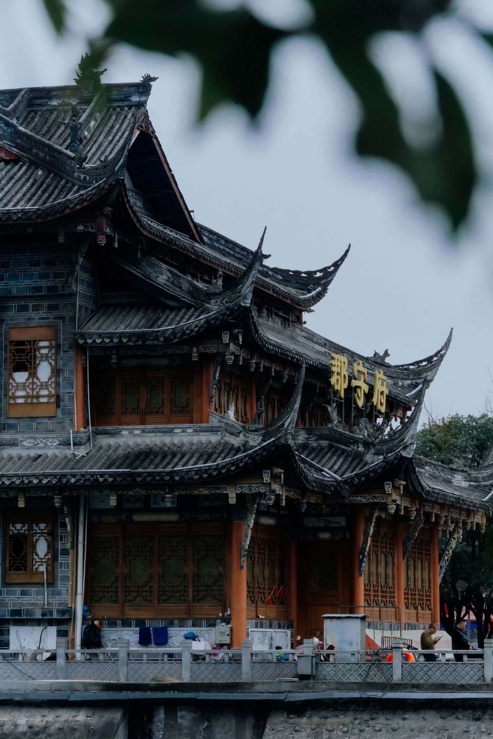 Traditional Chinese architecture in Chengdu, Sichuan with Hanfu-appropriate street scene